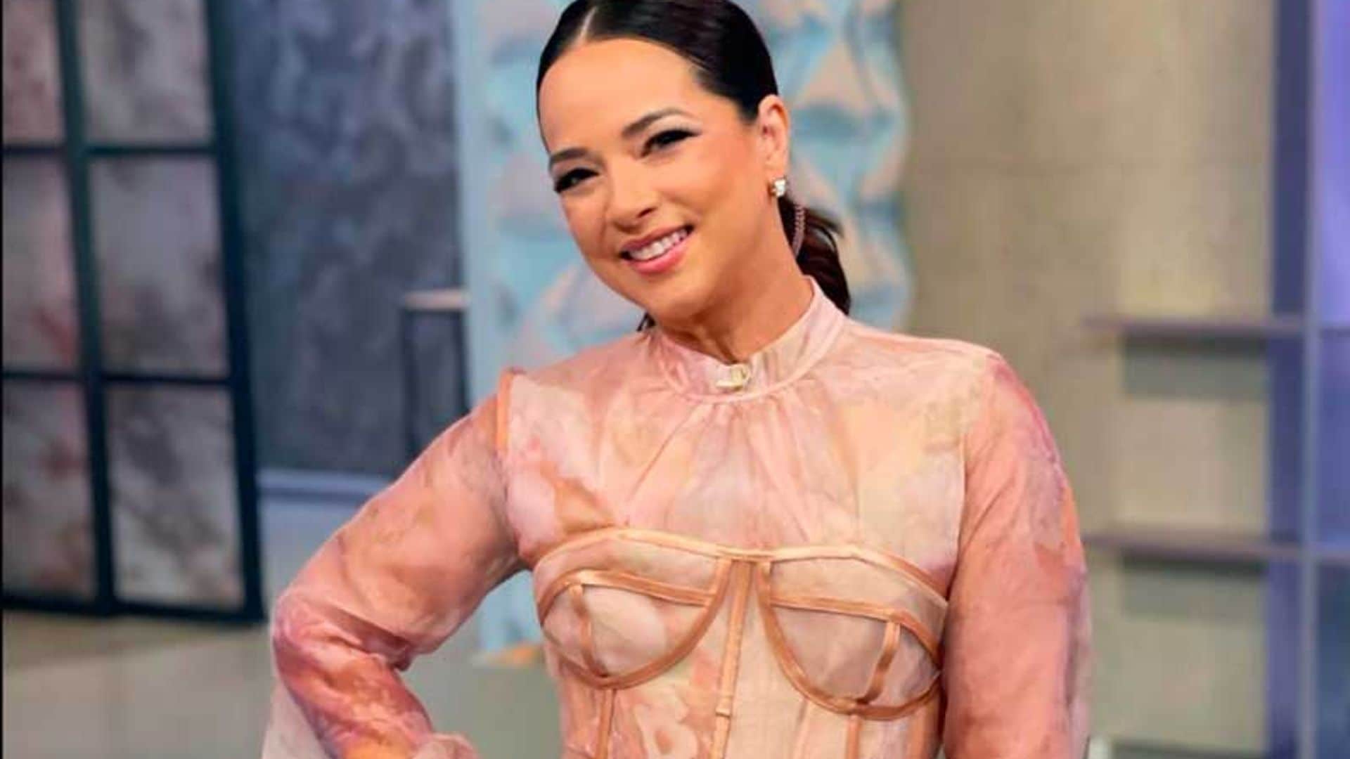 Entre lágrimas, Adamari López celebra su cumpleaños 50 recordando el milagro de ser mamá