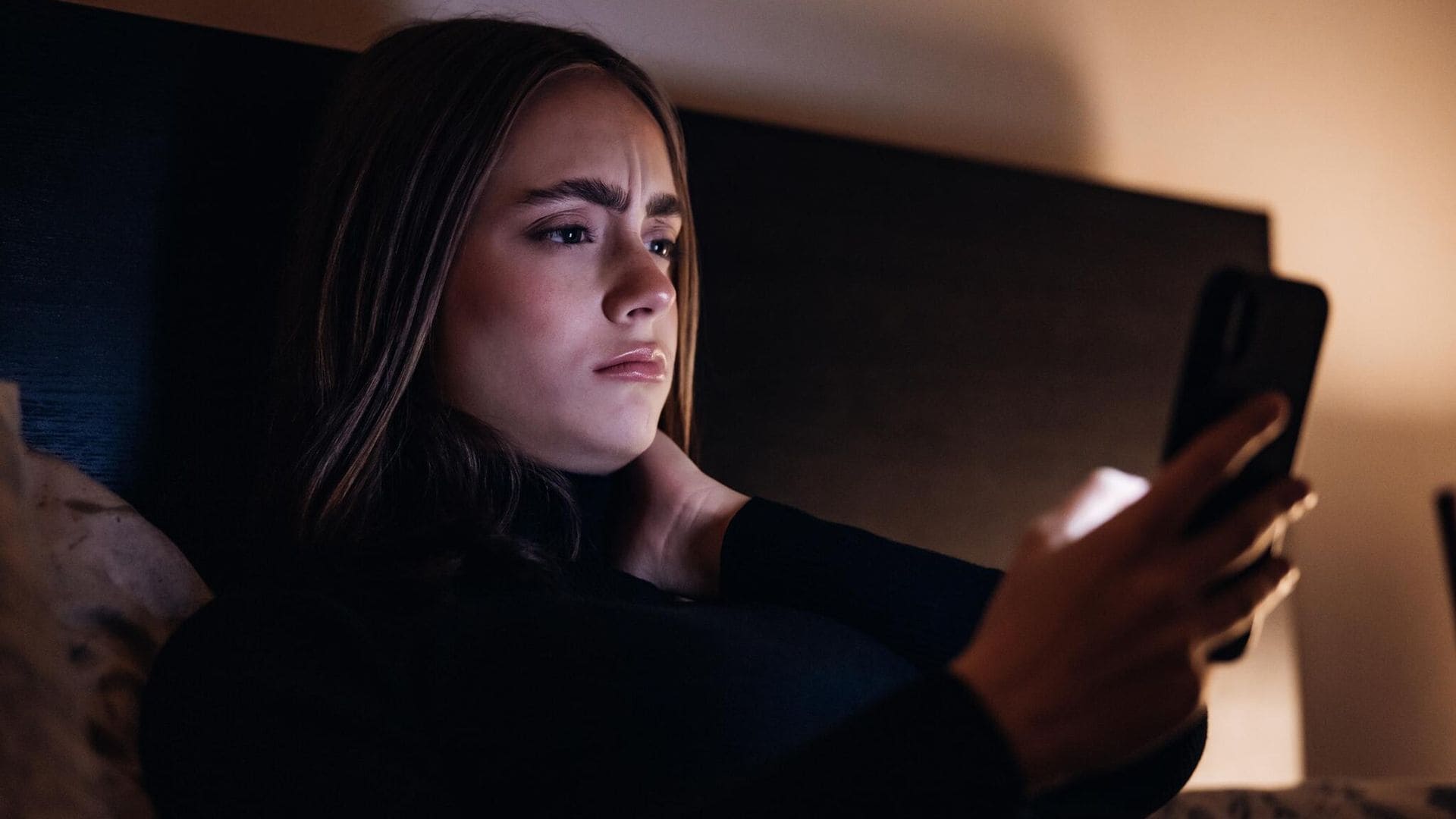 ¿Sabes qué es el ‘doomscrolling’ y cómo afecta a los adolescentes?