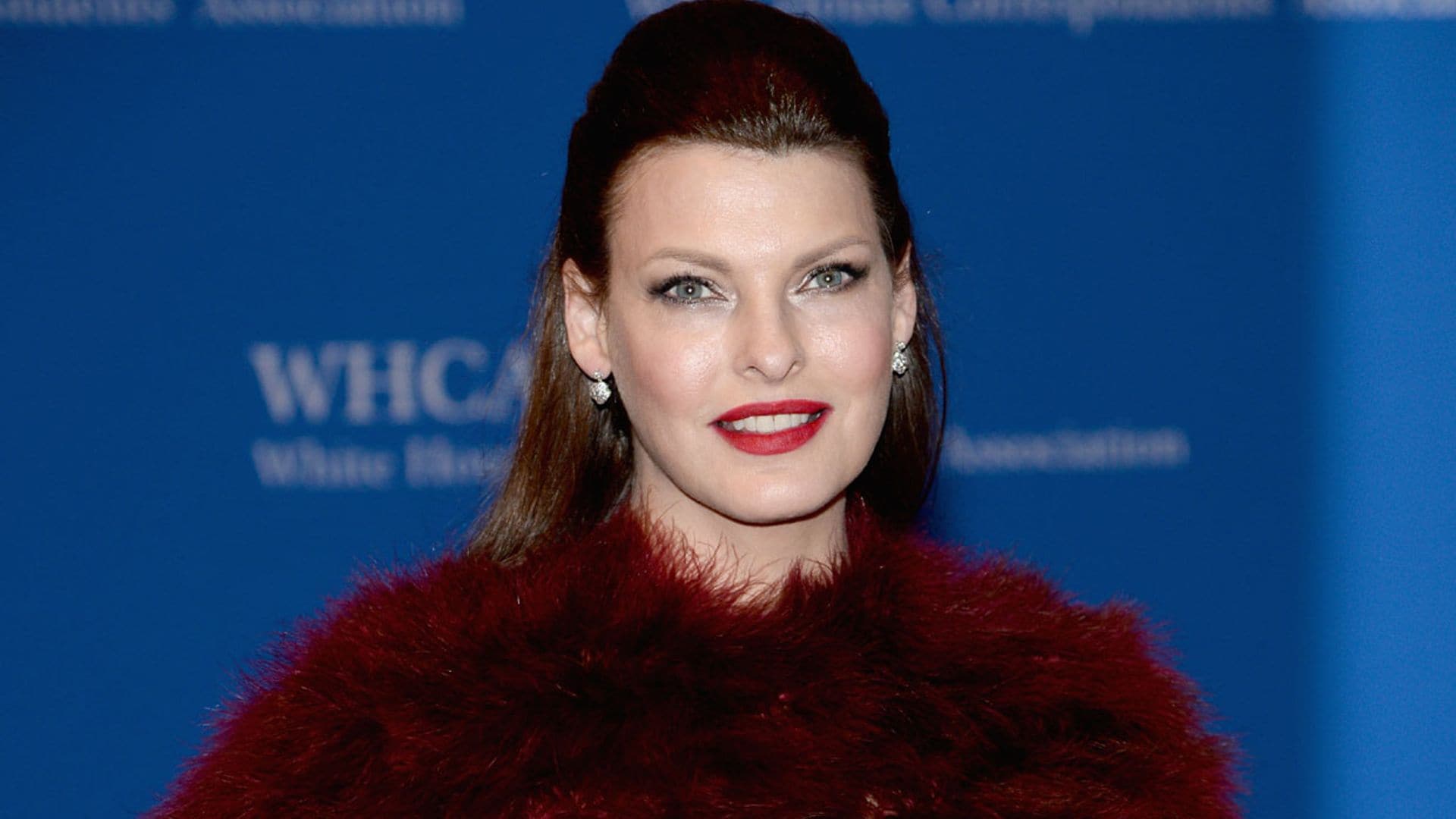 Linda Evangelista ofrece nuevos detalles sobre el tratamiento facial que la dejó 'irreconocible'