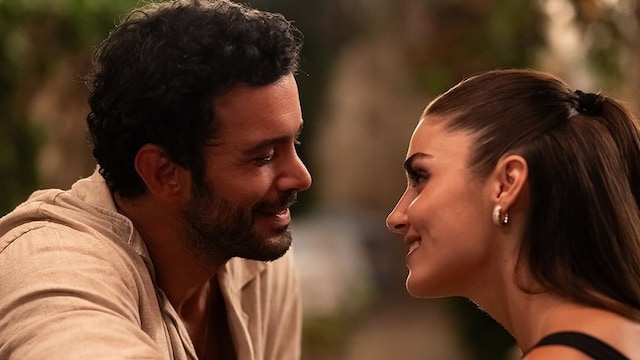 Hande Erçel y Baris Arduç trabajan juntos por primera vez en 'Tras el viento'