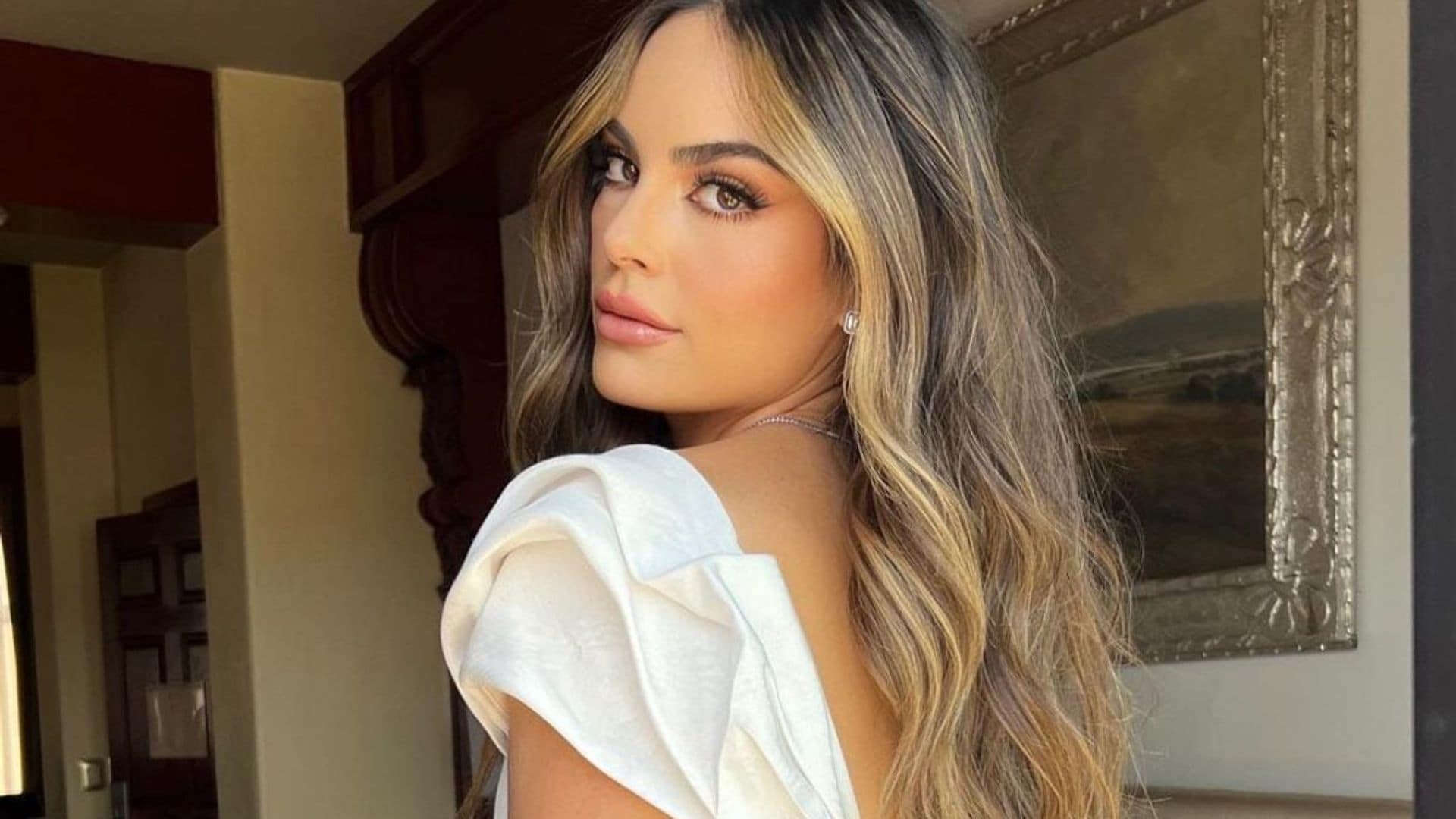 Ximena Navarrete presume su pancita de embarazo de 16 semanas