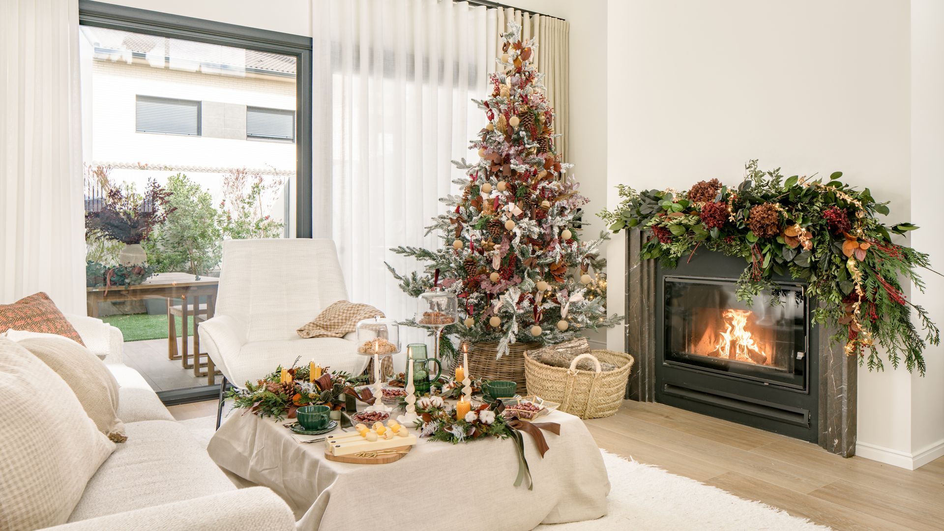 Salón con árbol de Navidad