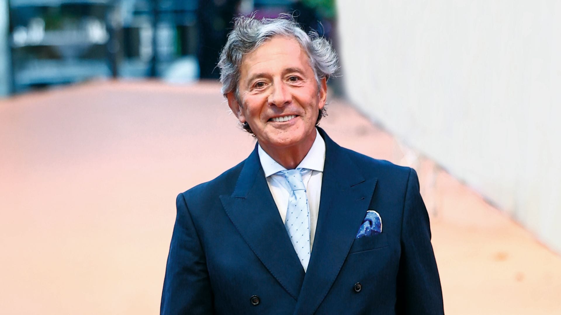 Jesús Álvarez, mítico presentador de deportes de TVE, acaba de publicar su autobiografía "Cerca de las estrellas": "Han sido recuerdos agradables, pero también hay vivencias personales que, al recordarlas, no es que resulten desagradables, pero quizá no son de las que uno desea traer a la memoria. Y me viene a la cabeza el secuestro de mi suegro, Emiliano Revilla"