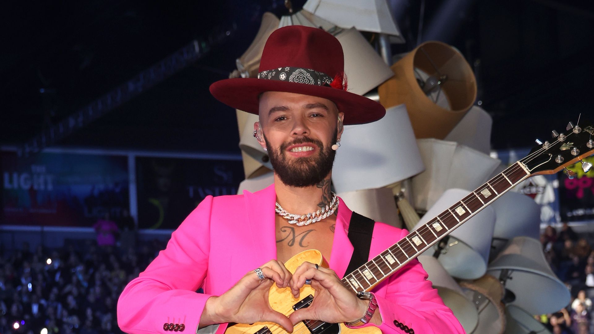 Joy Huerta anuncia su nueva banda