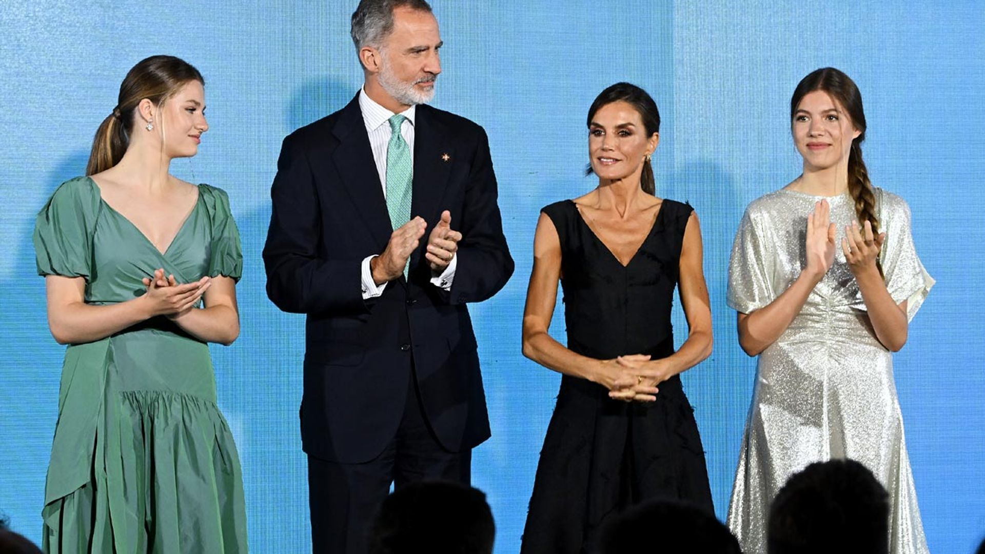 Un nuevo vestido para la reina Letizia, de firma europea y con línea muy estilizadora