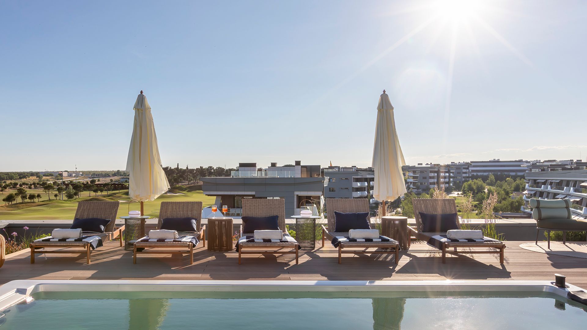 Terraza con piscina