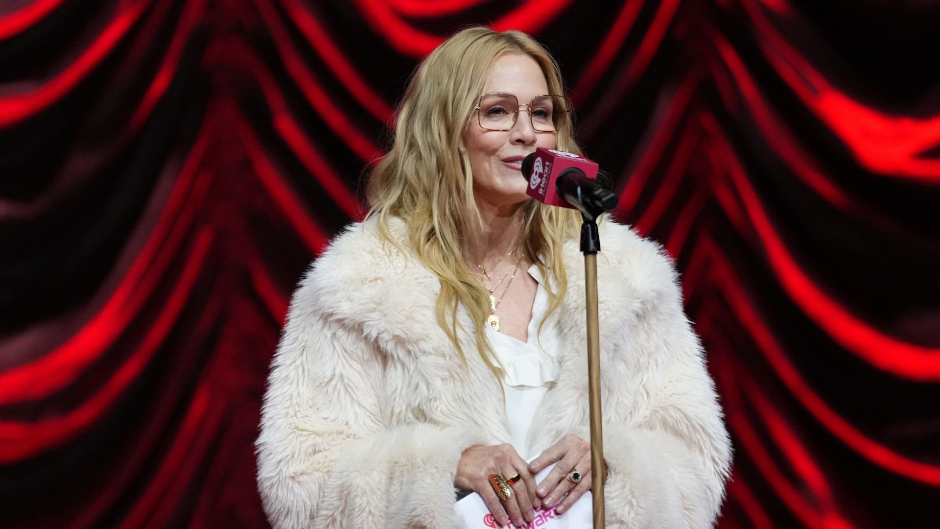 Jennie Garth y su valiente relato contra la depresión, cuando se cumplen 26 años del fin de 'Sensación de vivir': "Mi luz se apagaba"