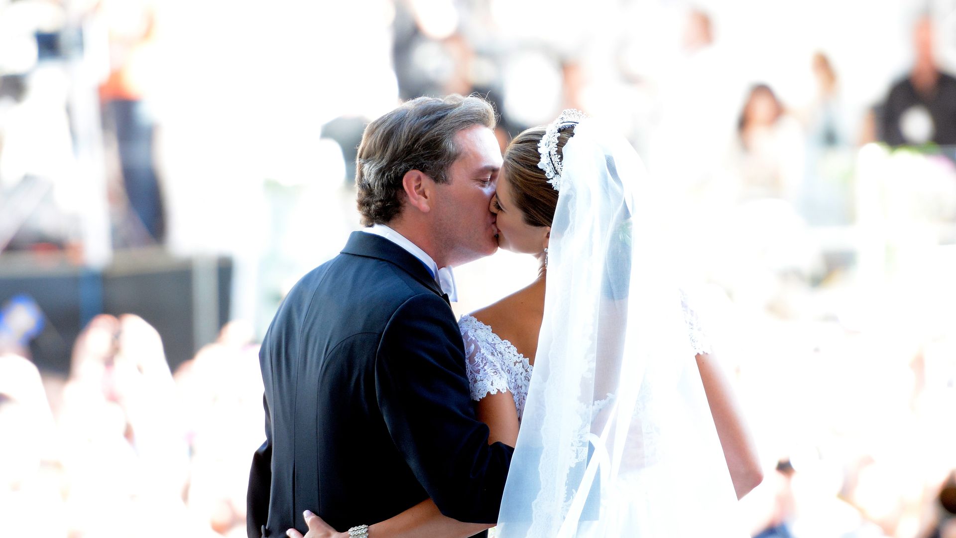Beso de la princesa Magdalena de Suecia y Christopher O'Neill
