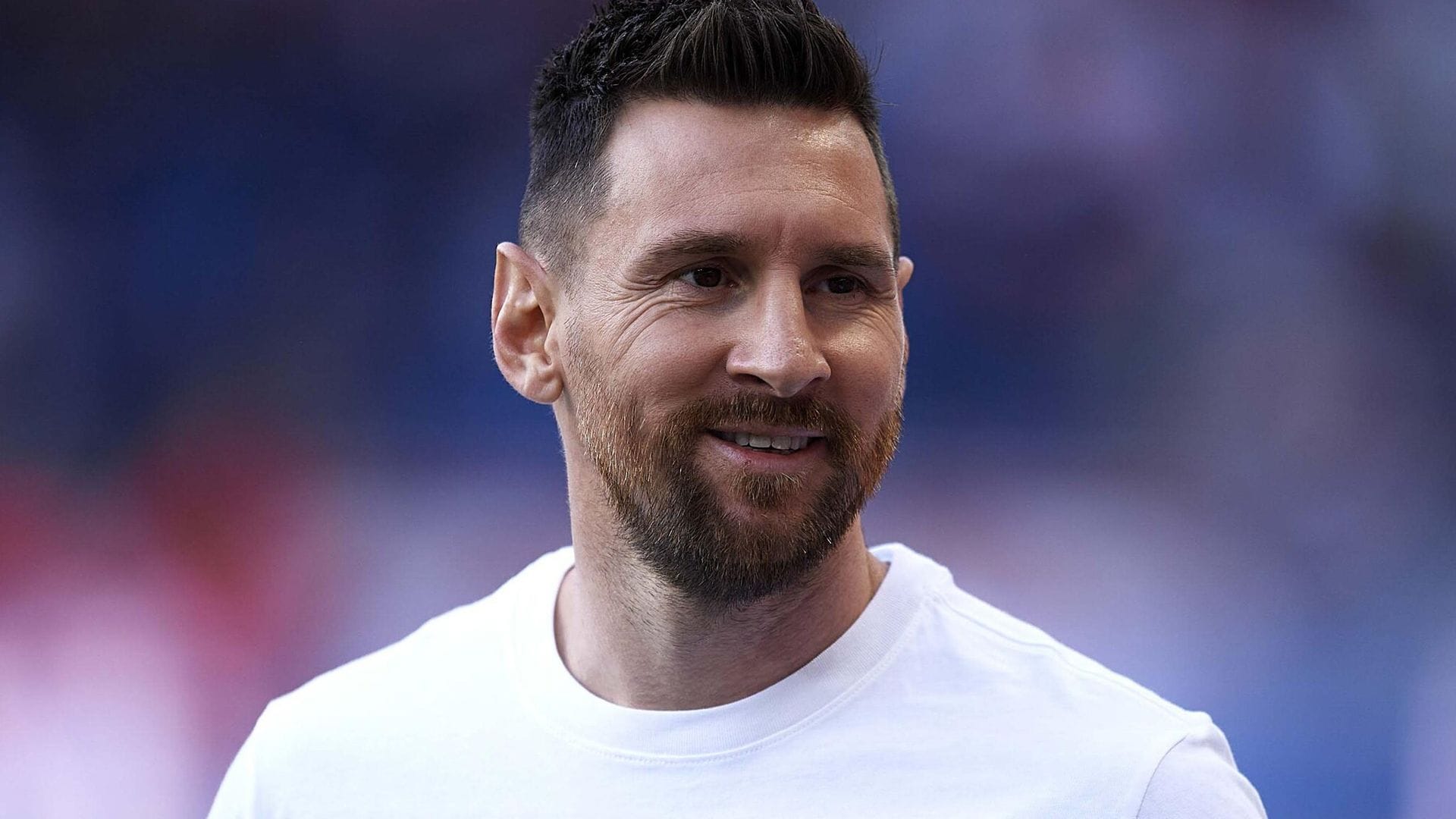 Messi complace a sus fans en un supermercado de Miami y se toma fotos con ellos
