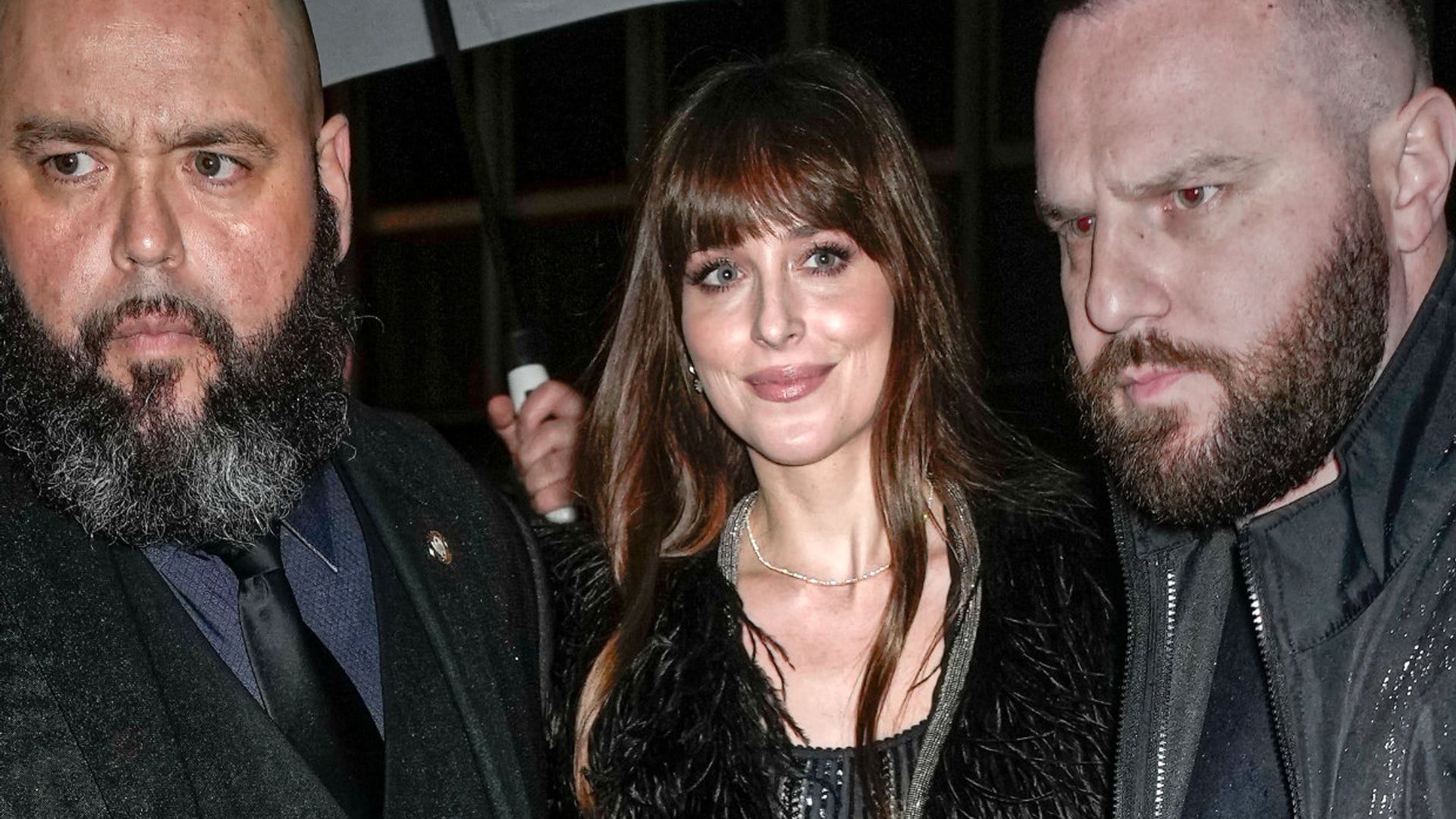 Dakota Johnson, arropada por Melanie Griffith y Antonio Banderas tras su gran noche televisiva