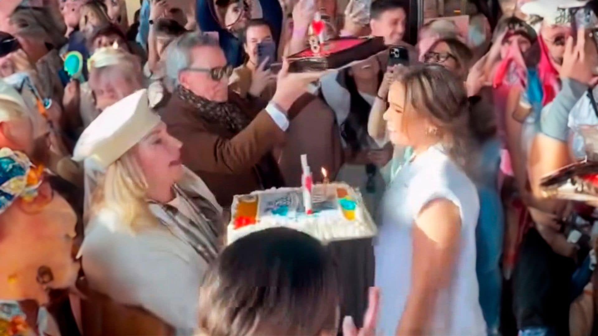 La divertida fiesta de cumpleaños de Gloria Camila bailando y cantando con Rocío Flores y su prima Rosario Mohedano