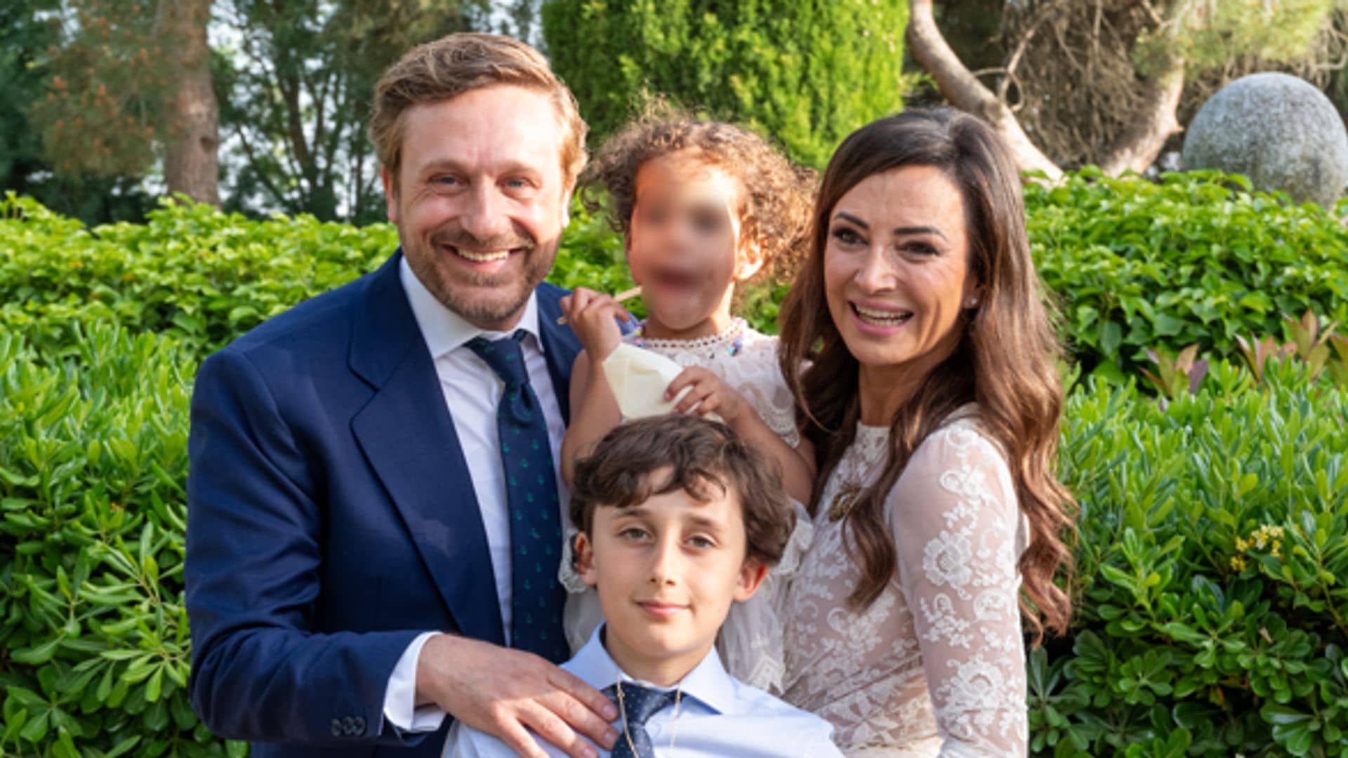 DESDE DENTRO. Las fotos inéditas de la comunión de Tristán, el hijo de Juan Peña y Sonia González