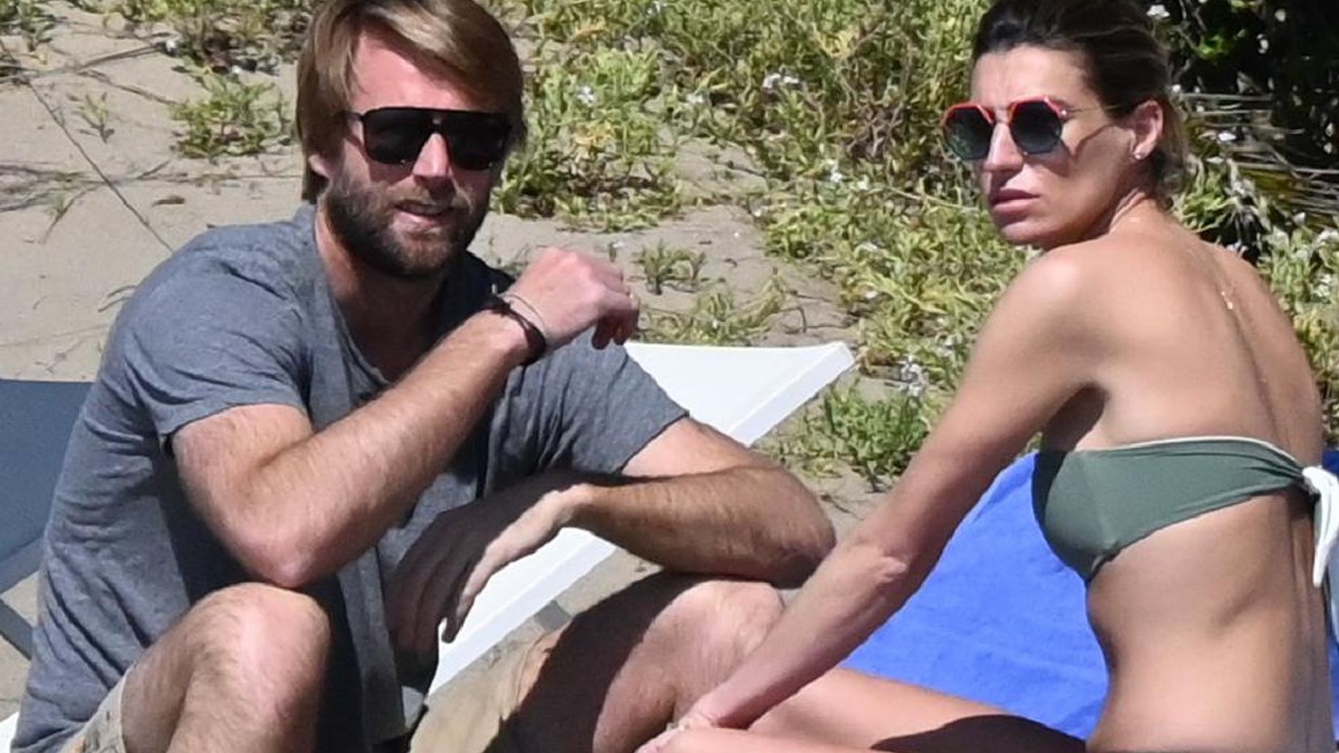 Descubrimos a Eugenia Osborne y Juan Melgarejo en su inesperada cita en la playa