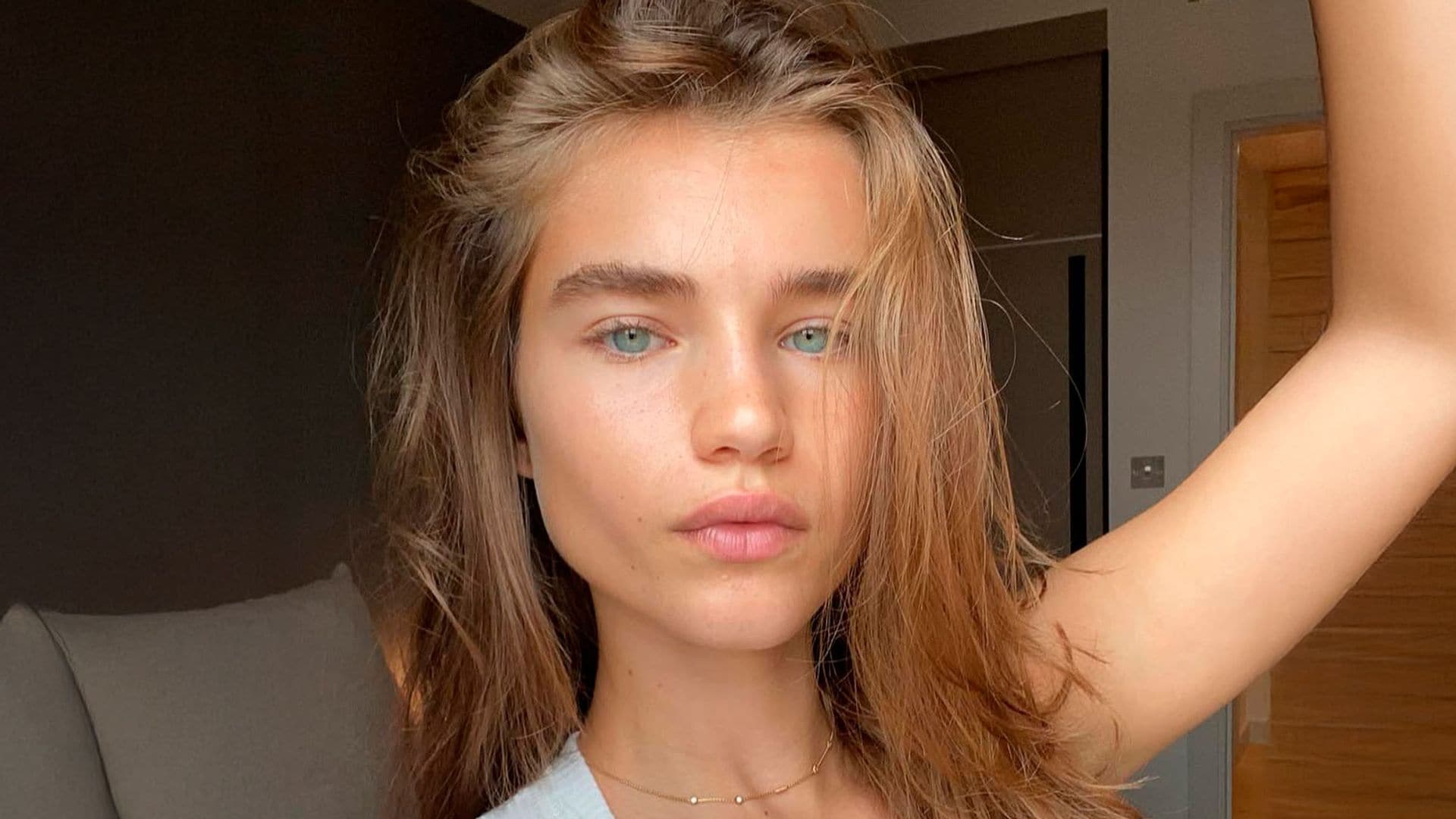 Se llevan las cejas con efecto remolino