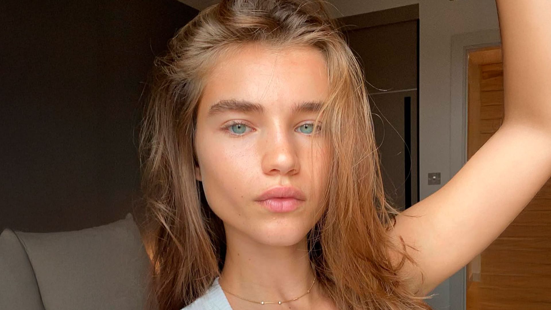 Roberto Siguero, maquillador, sobre la tendencia de las cejas remolino: "Hay que despeinarlas de forma estratégica para lograr un look salvaje y ochentero"