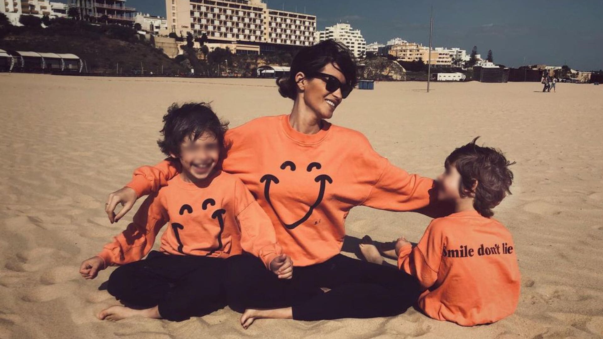Sara Carbonero abre su álbum personal el Día de la Madre y comparte fotos inéditas con sus hijos Martín y Lucas, de 10 y 8 años