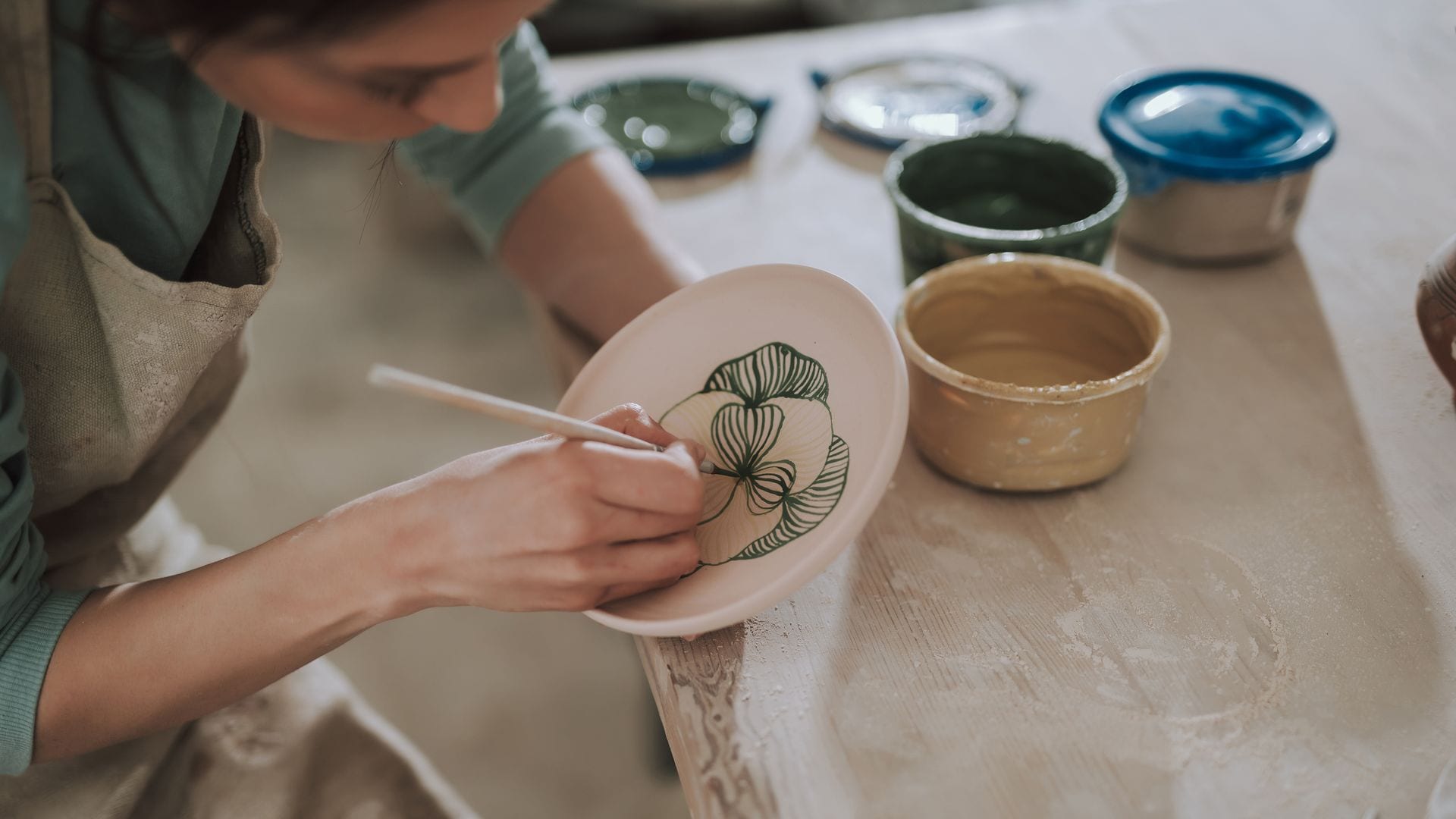 El Madrid más auténtico se cose a mano: los talleres artesanos que resisten a la era digital