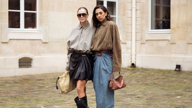 Darja Barannik y Hanna MW con ropa de Loewe en la Paris Fashion Week