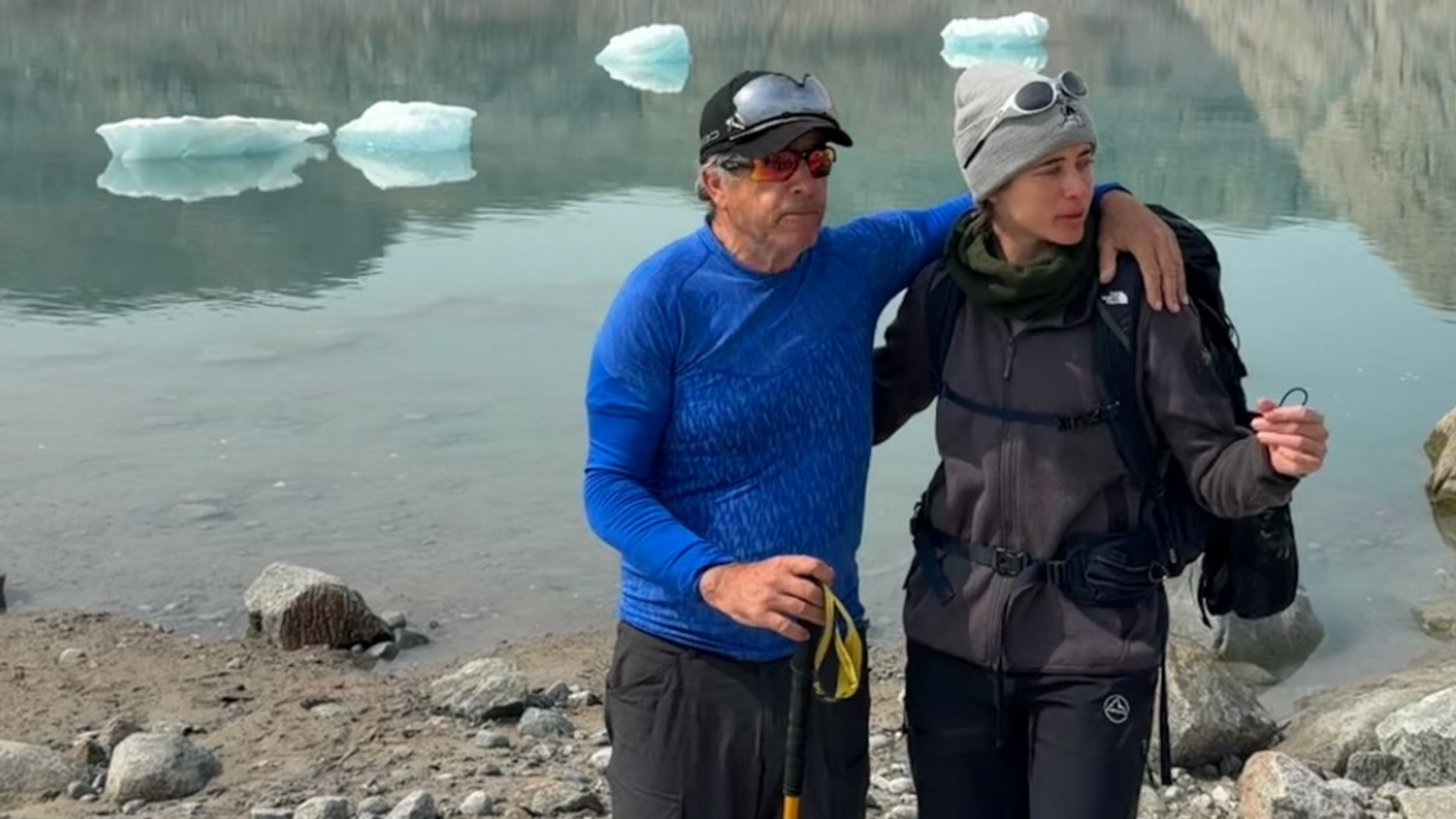 Ioannes Osorio, con su hija Blanca, durante estas vacaciones en Groenlandia