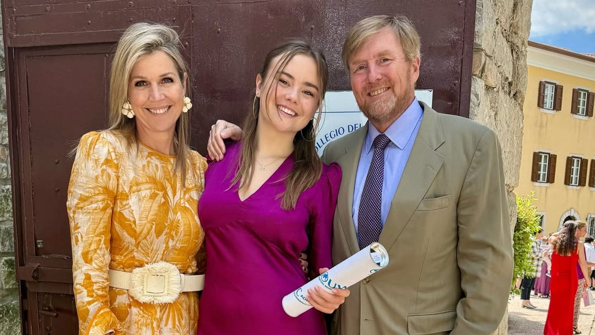 De Máxima de Holanda a Nuria Roca: así visten las madres más estilosas en las graduaciones de sus hijos