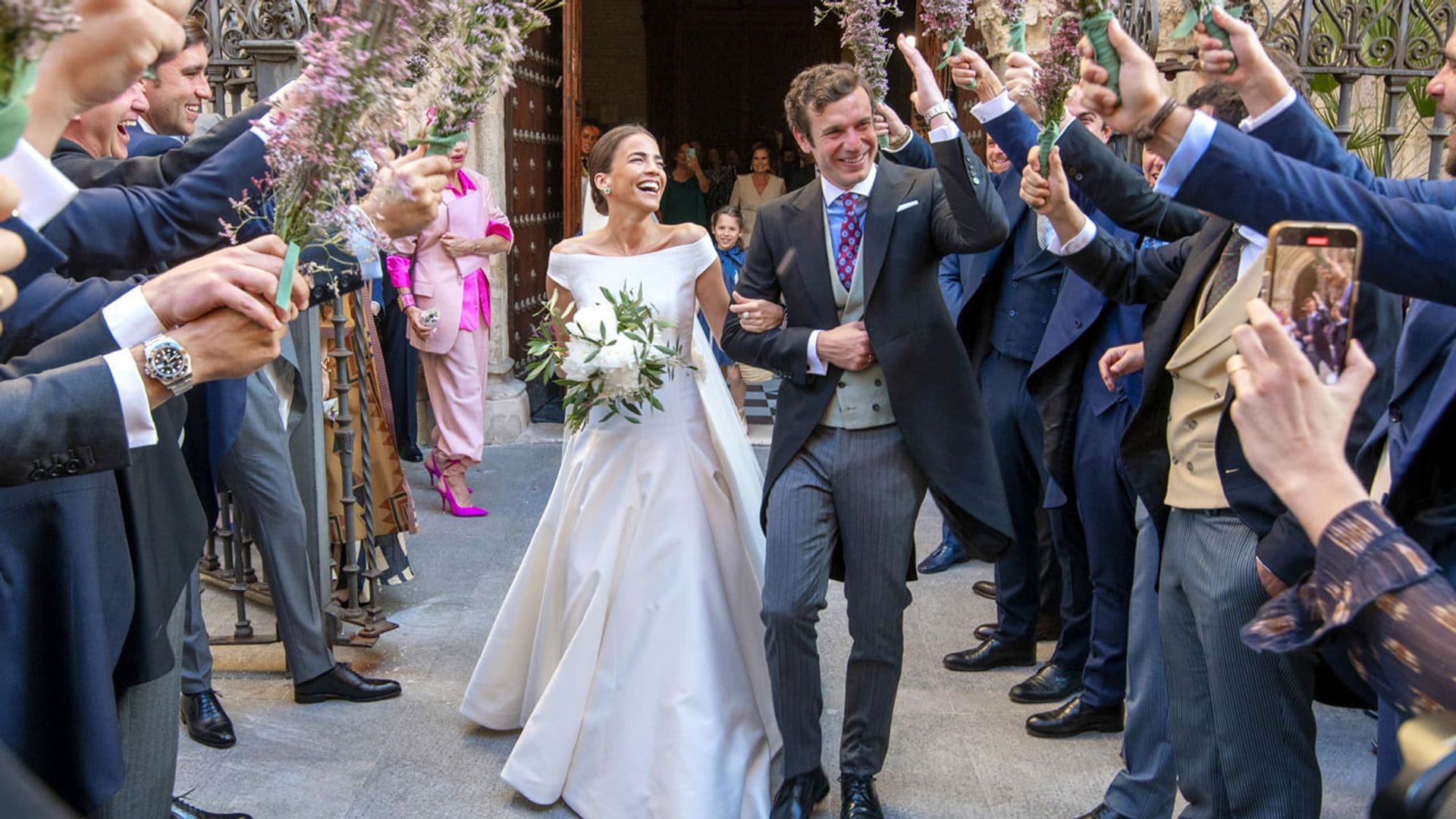 La familia de Luis Astolfi, amigo íntimo de la infanta Elena, reunida en una espectacular boda celebrada en Sevilla
