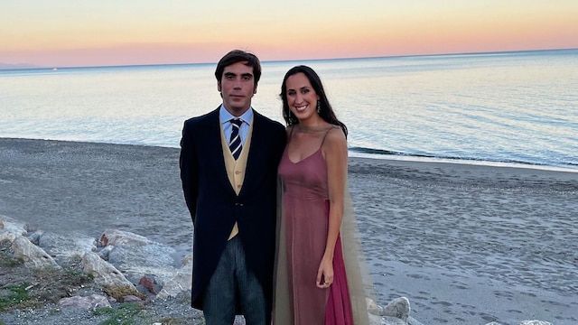 Beatriz Lizarriturri Lacalle y su pareja