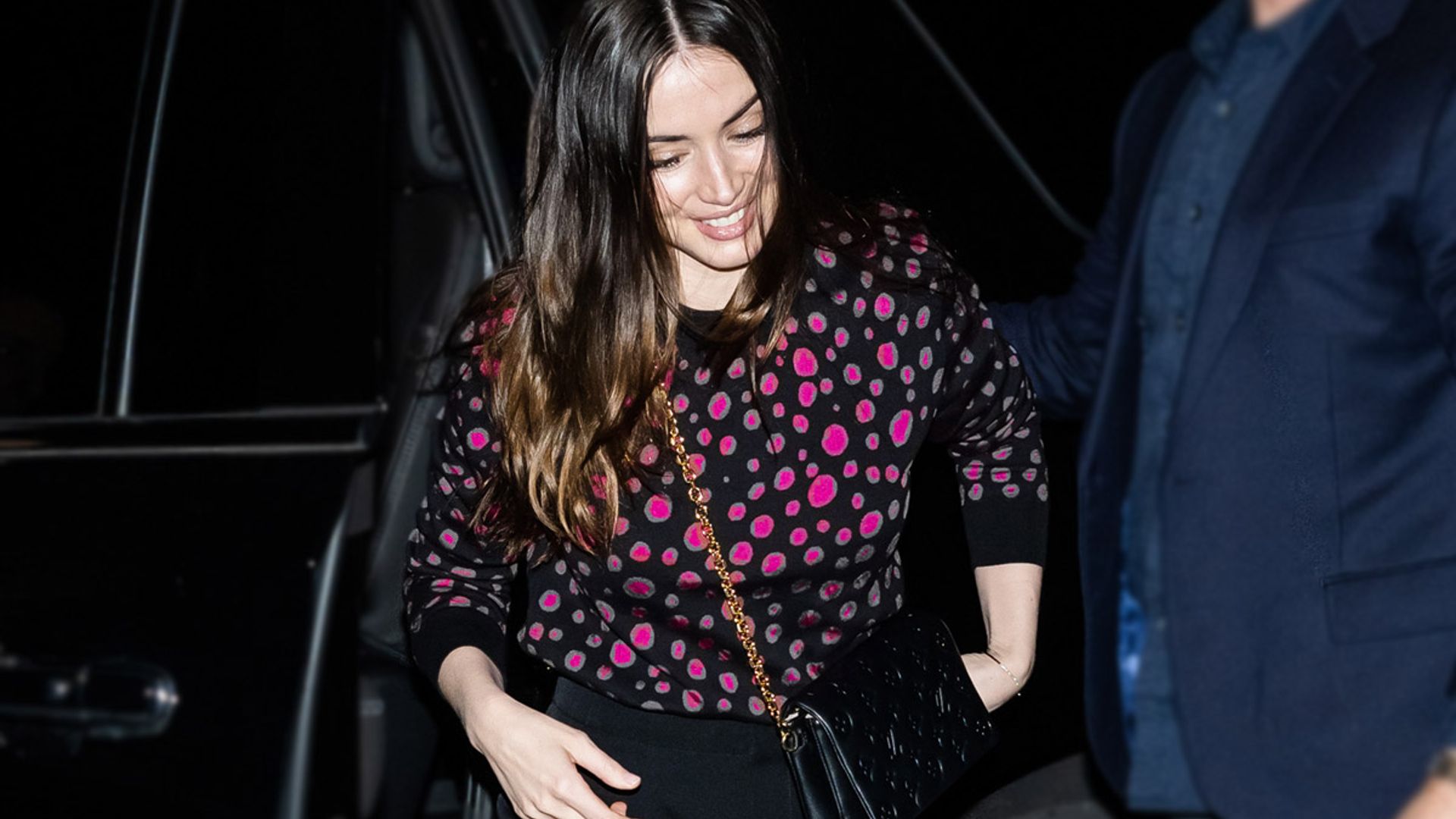 El look casual de 7.000 euros con el que Ana de Armas celebra un nuevo triunfo