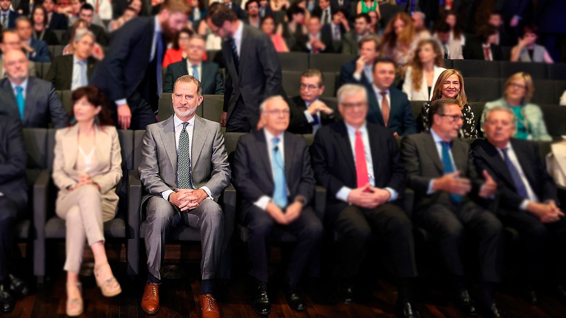 Las imágenes del reencuentro entre el rey Felipe y la infanta Cristina en un acto oficial
