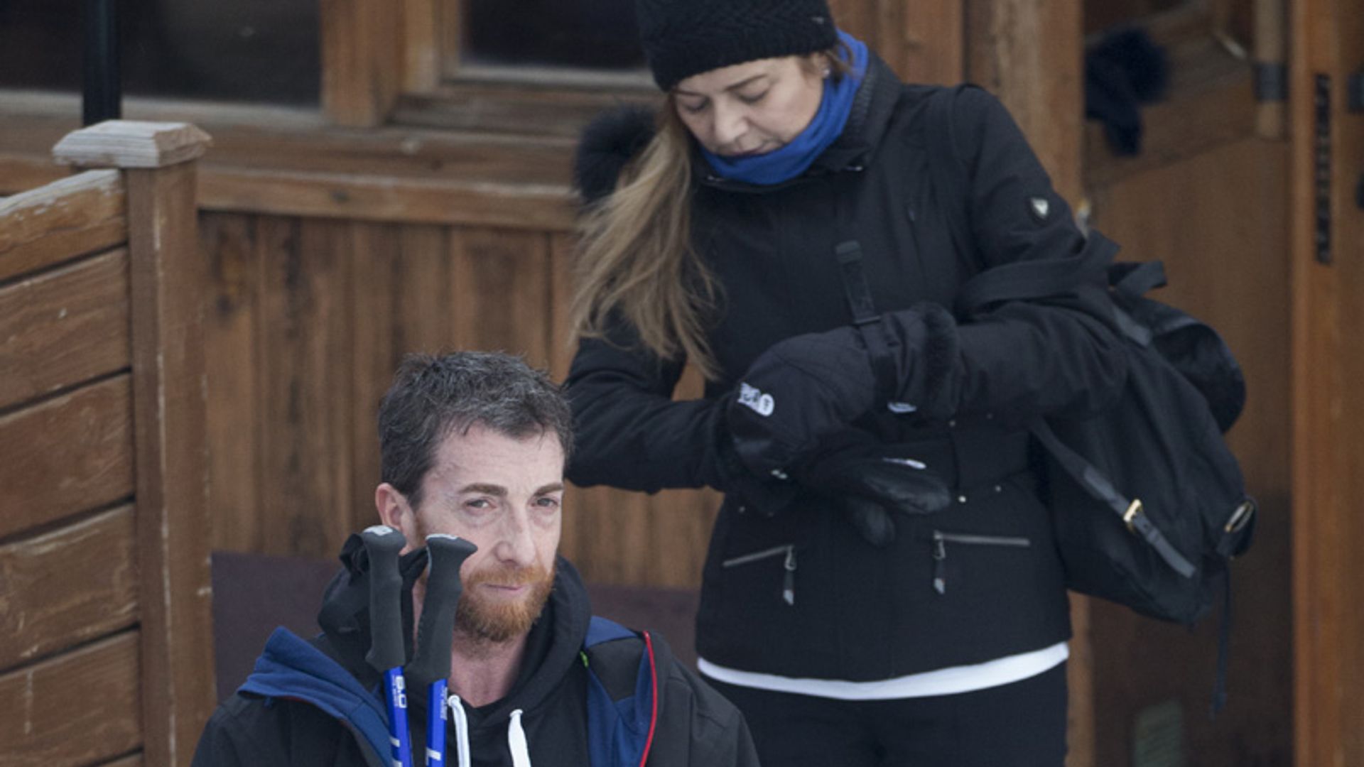 Pablo Motos disfruta de unos días en la nieve con Laura Llopis, la mujer de su vida