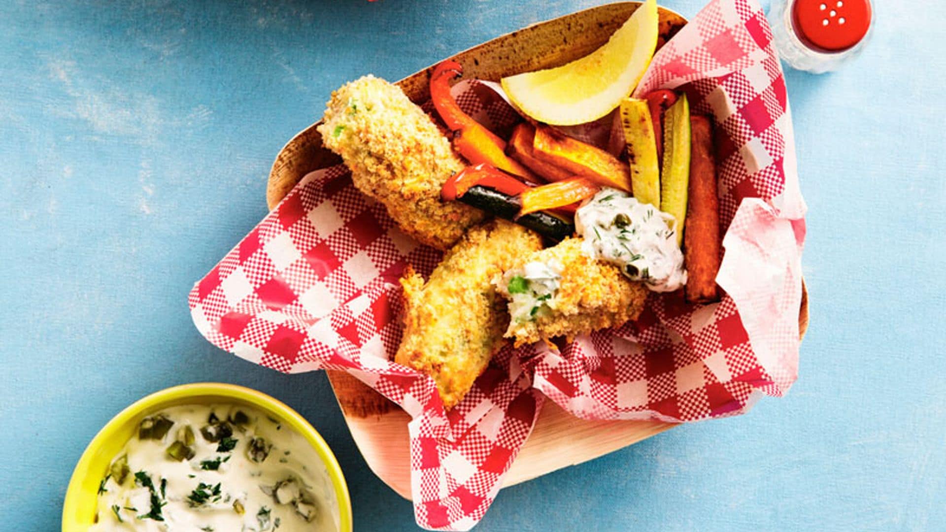 'Fingers' de pescado al horno con vegetales y salsa tártara