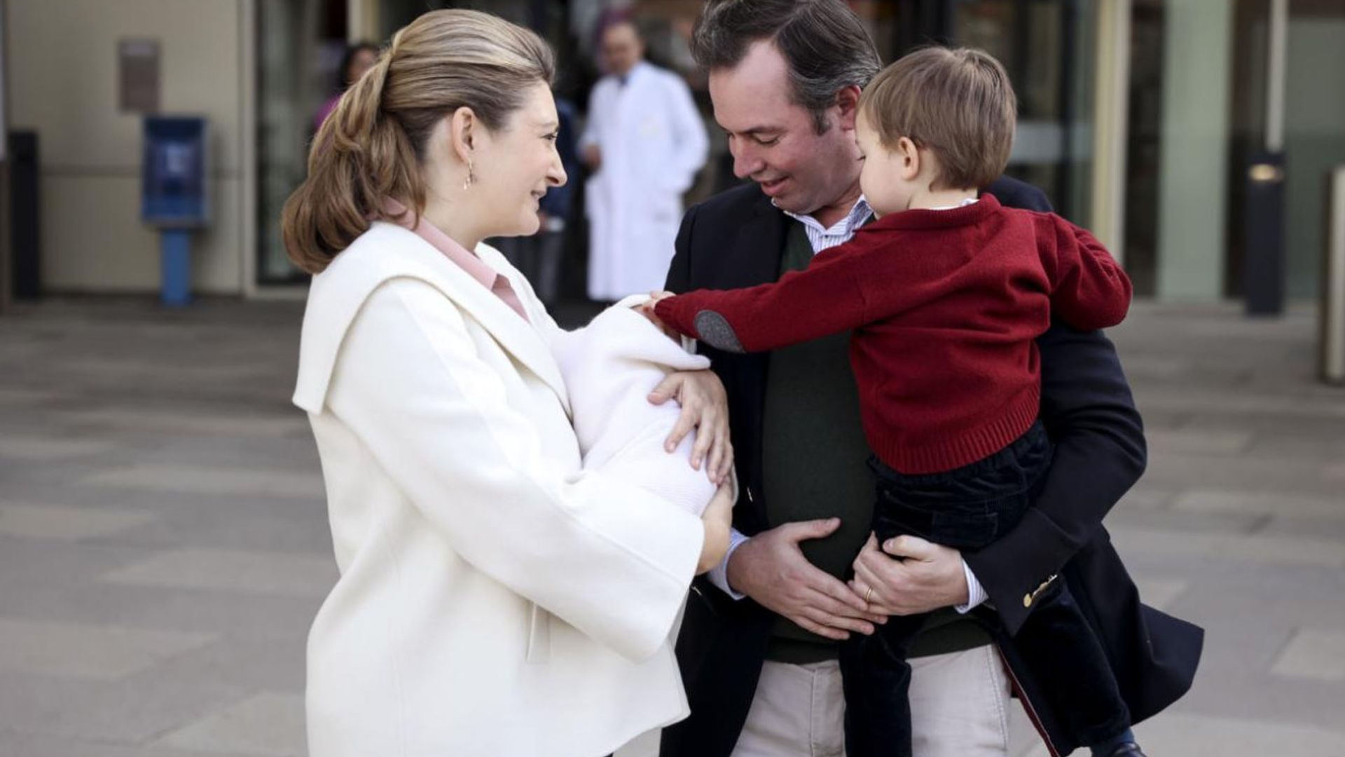 Guillermo y Stéphanie de Luxemburgo ya están en casa con su recién nacido