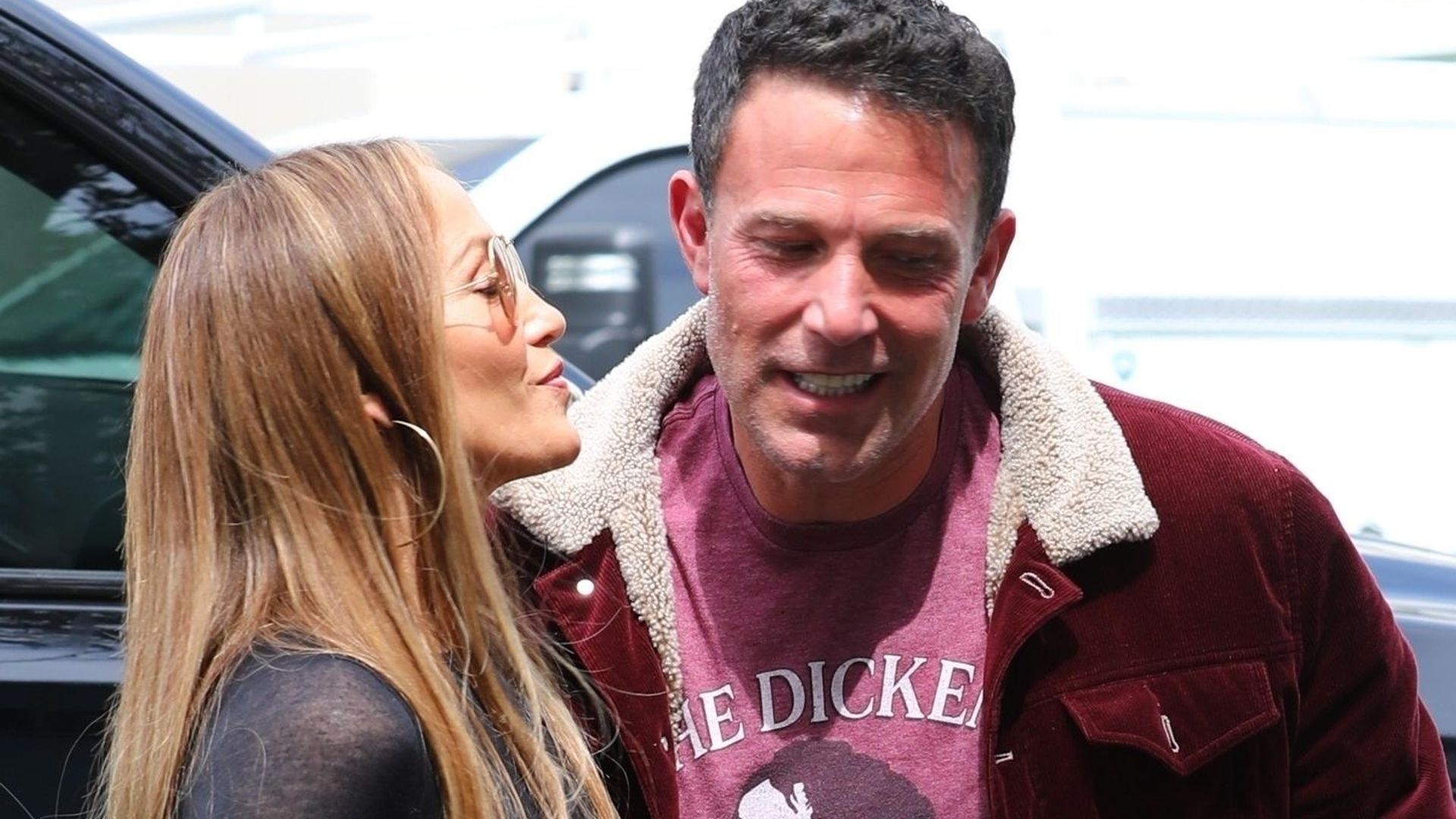 Tomados de la mano y con beso incluido, JLo y Ben Affleck disfrutan de un fin de semana en familia