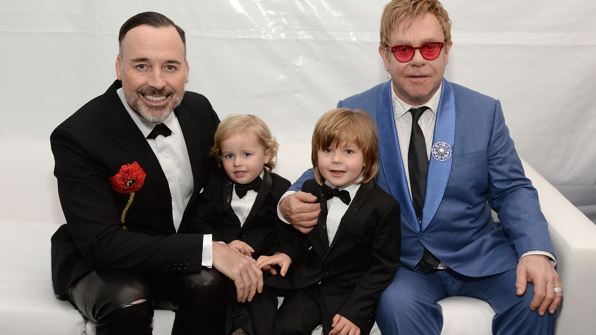 Así de mayores están los hijos de Elton John y David Furnish: su vídeo esquiando en Suiza