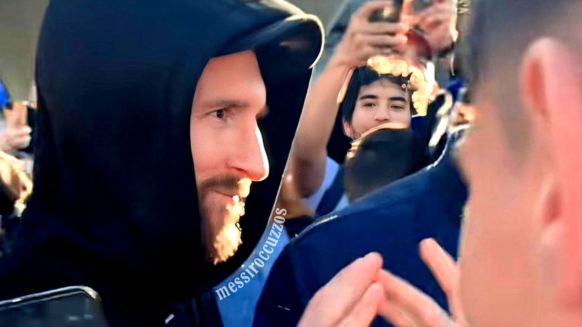 Leo Messi, 'cazado' por los fans cuando trataba de pasar de incógnito con su familia