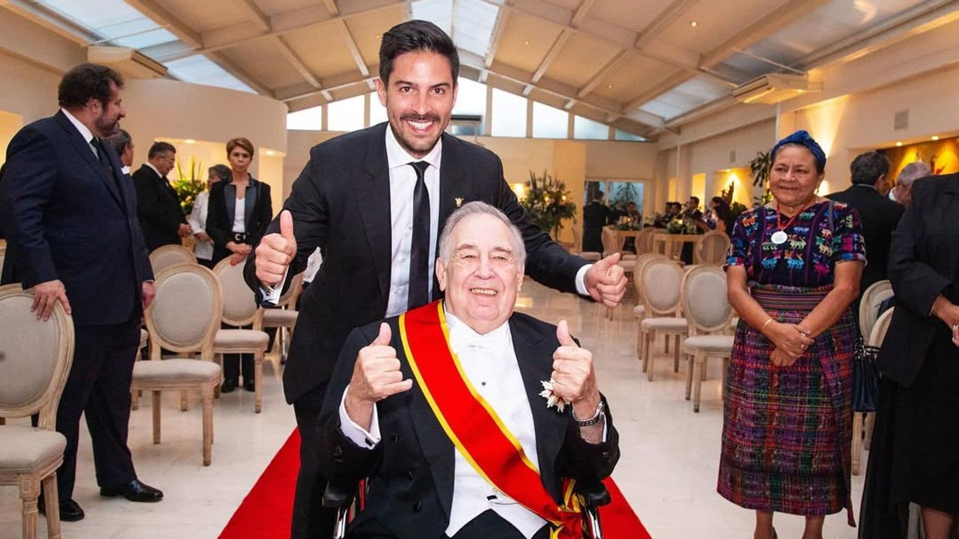 Victor Gonzalez Herrera junto a su padre e inspiración, Victor González Torres