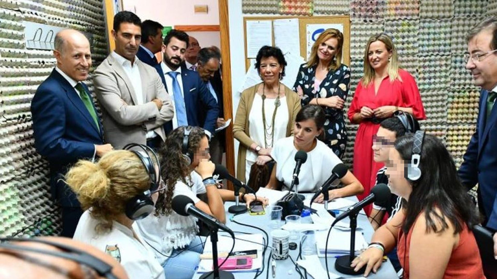 Escucha a la reina Letizia ejerciendo de nuevo como periodista en la radio
