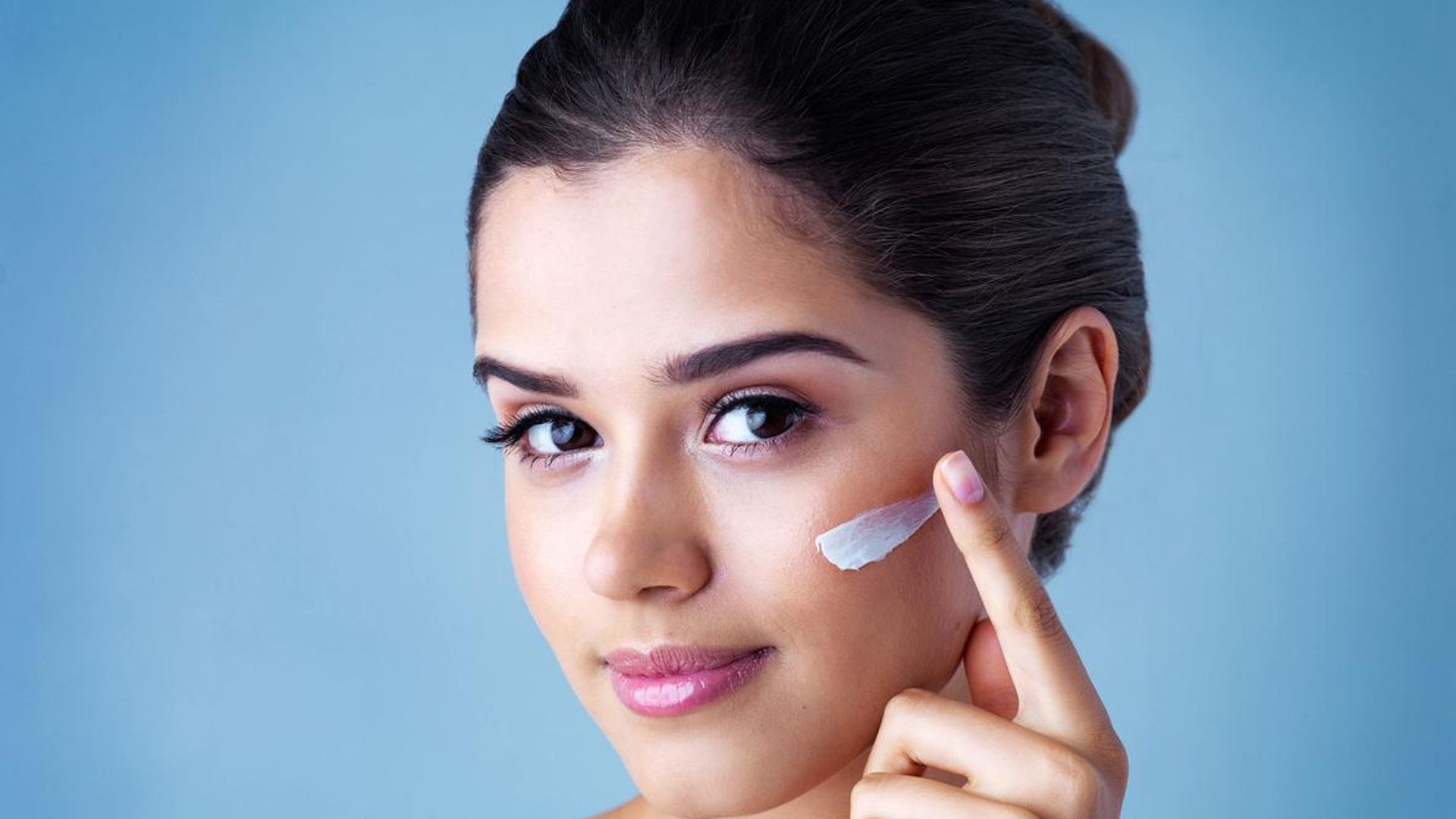 Esenciales de belleza: Cremas que te protegen de la luz azul