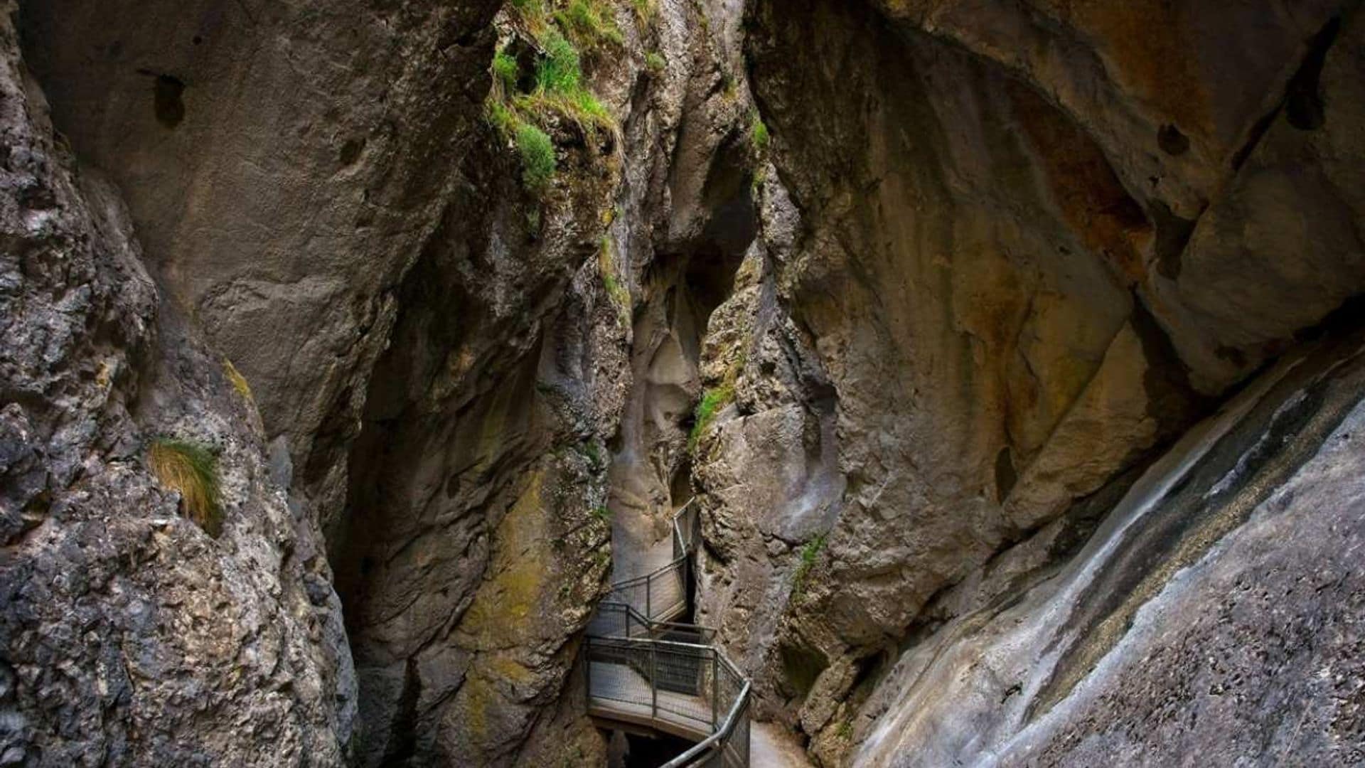 Un profundo desfiladero y una villa medieval, sorpresas en una ruta por Burgos