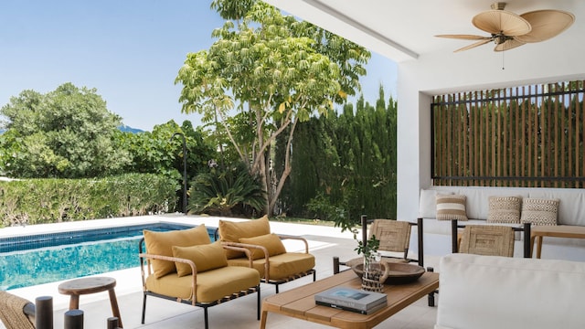 Porche de una casa marbellí de estilo mediterráneo