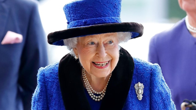 barbie announces new queen elizabeth doll complete with a tiara 