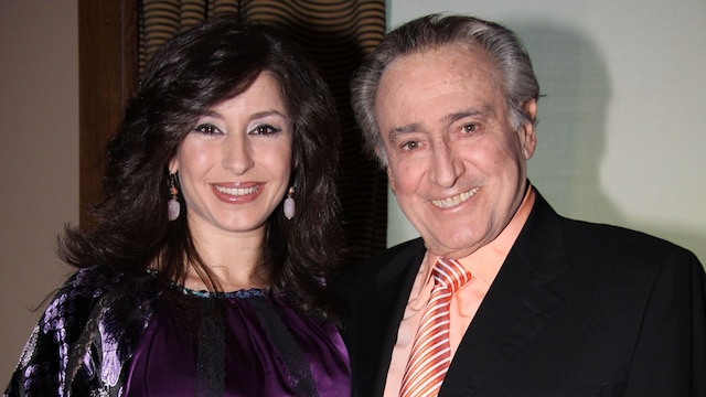 Plano medio de Manolo Escobar con su hija Vanessa