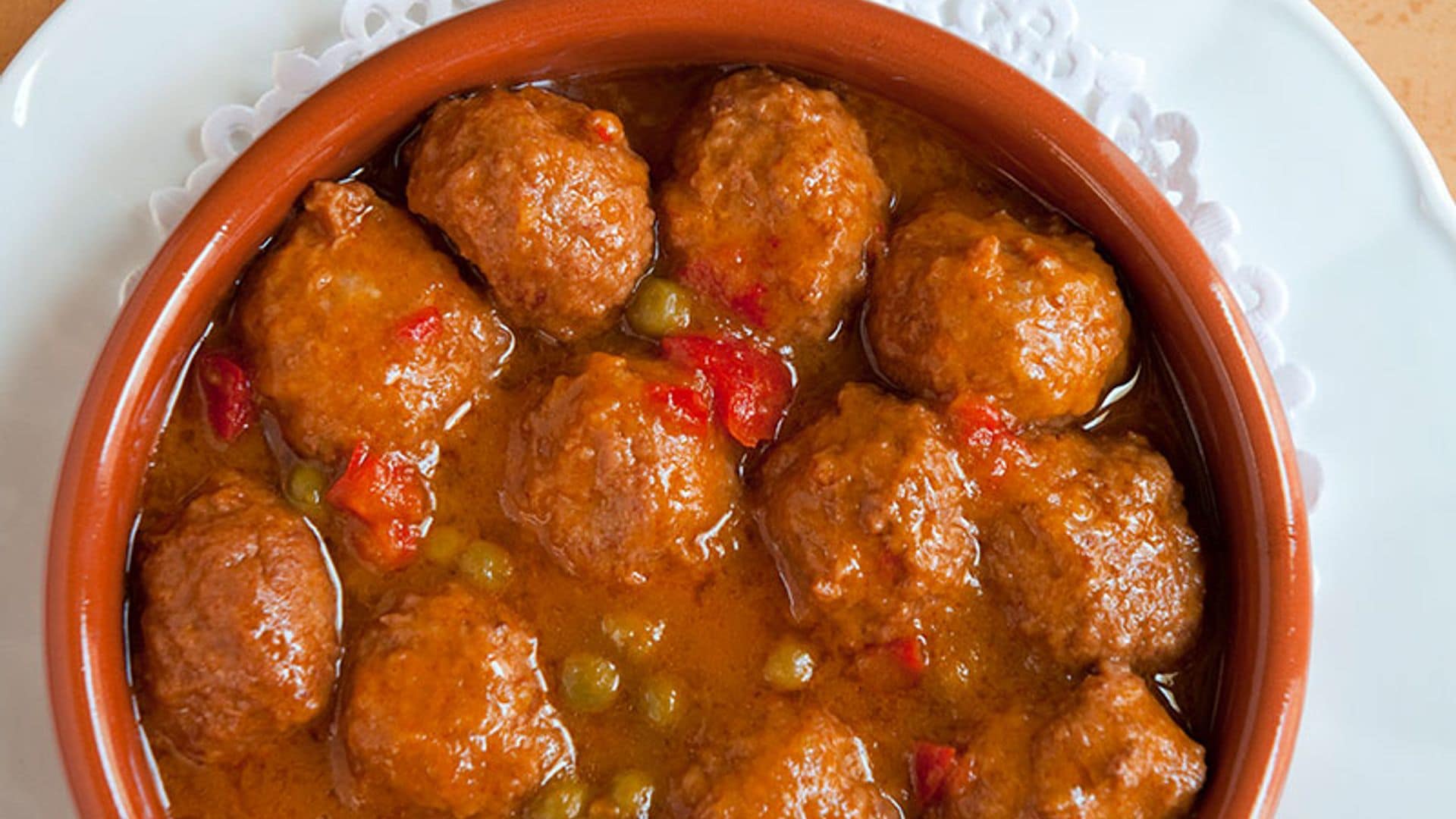 La receta de albóndigas en salsa que no falla nunca