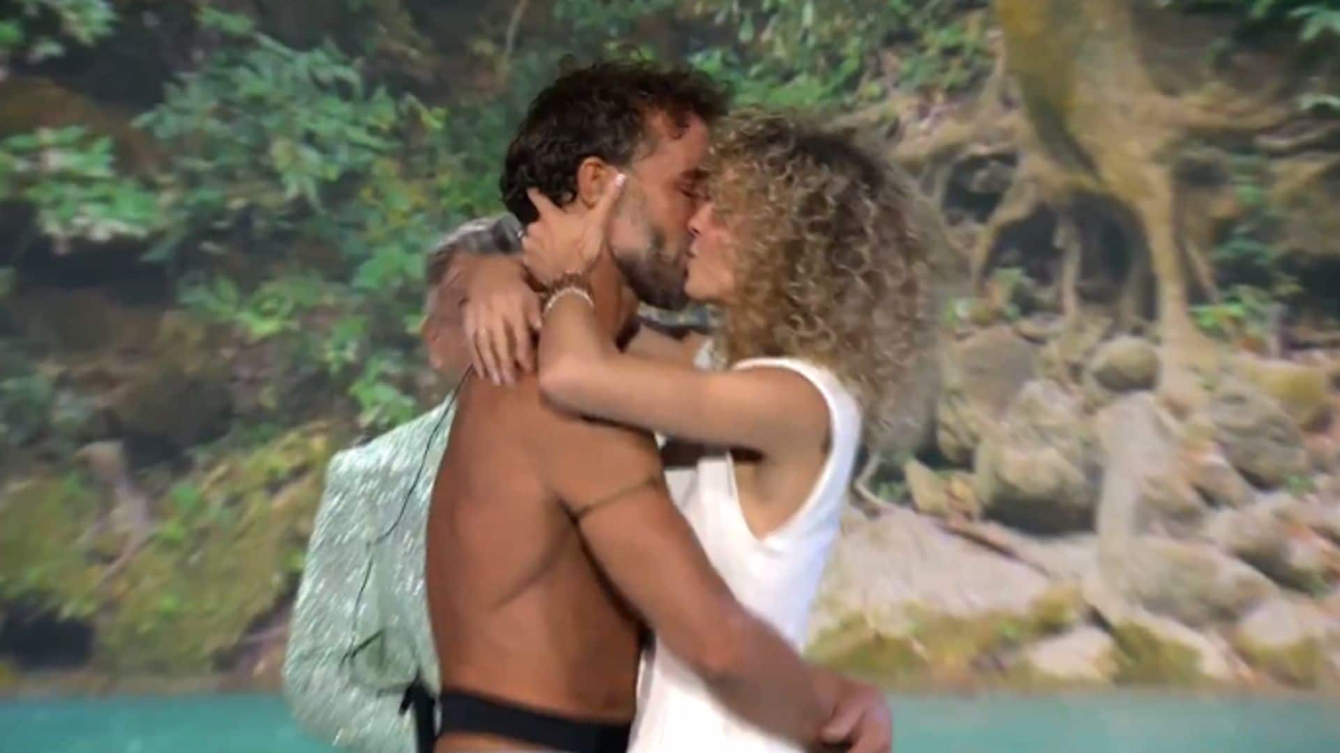 Sheila Casas se declara a Álvaro Muñoz Escassi en su apasionado reencuentro: 'Te amo'