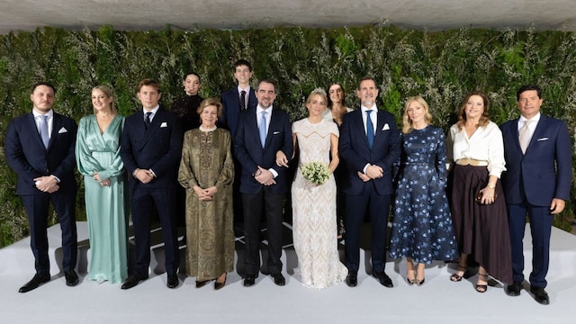 Foto oficial de la Familia Real griega de la boda del príncipe Nicolás con Chrysi Vardinogiannis 