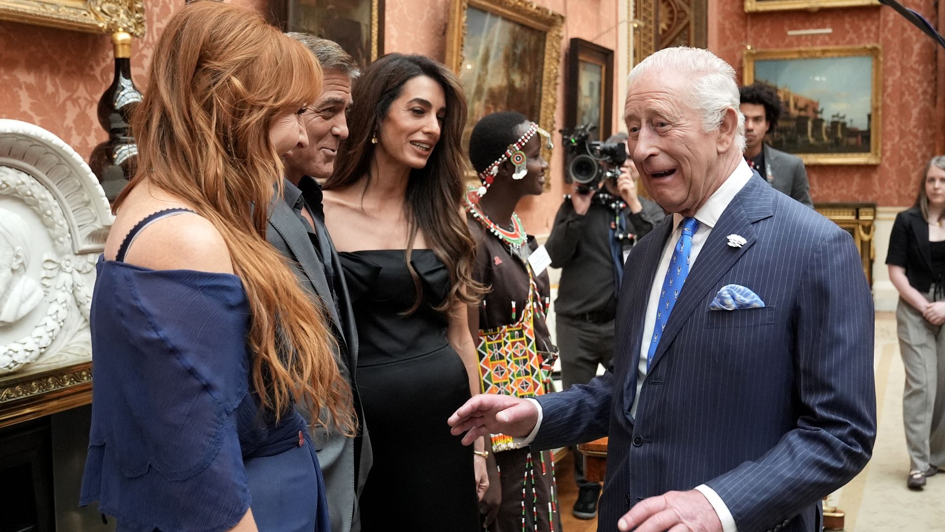 El evento que ha reunido a George y Amal Clooney con el rey Carlos III: todos los detalles