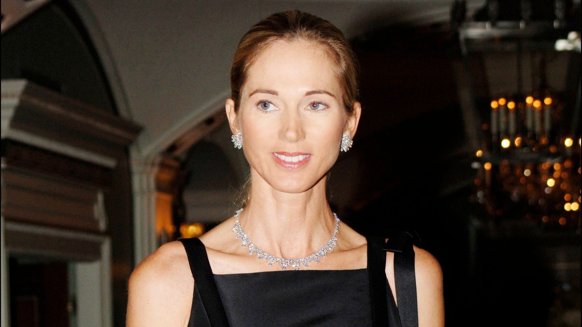 La coleta icónica de Miranda Rijnsburger cumple 60 años: el peinado sencillo y elegante que lleva desde hace tres décadas