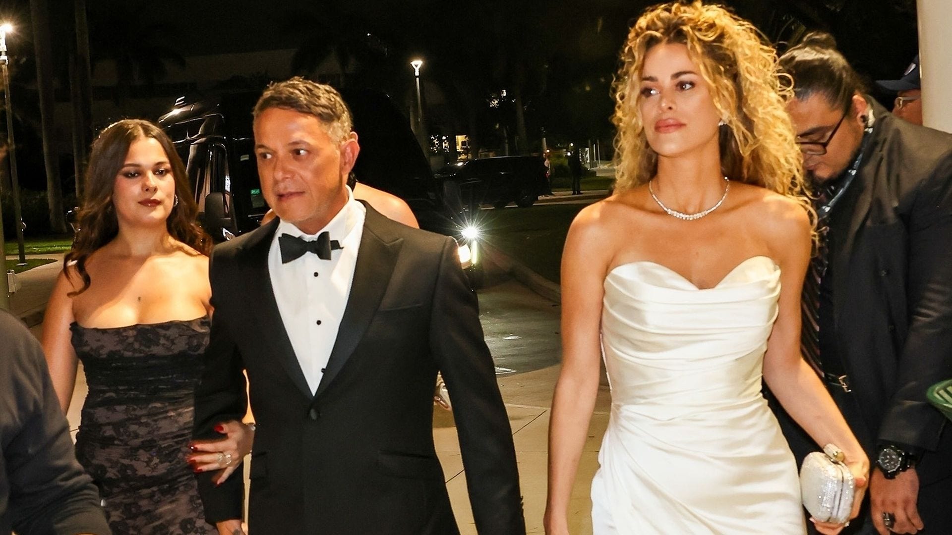 Alejandro Sanz, con su hija Manuela y con Candela Márquez en los Latin Grammy