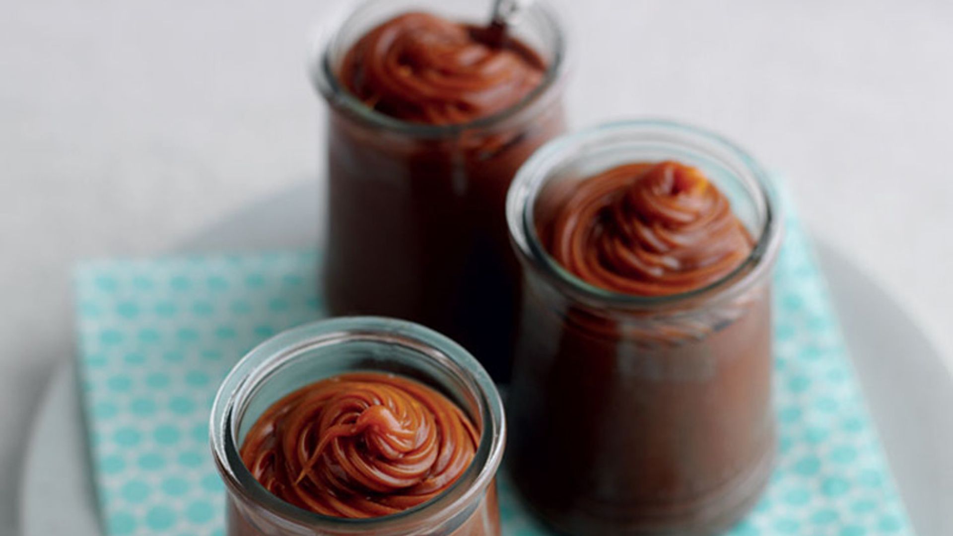 Vasitos de crema de chocolate a la sal