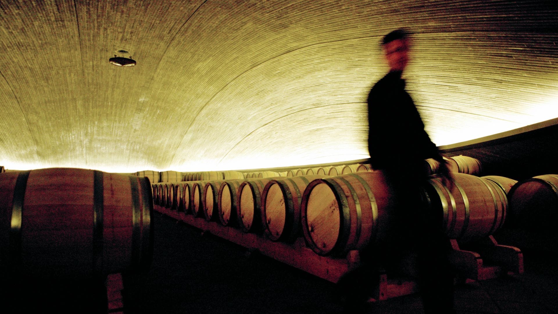 Álvaro Palacios en su bodega en Gratallops, El Priotat
