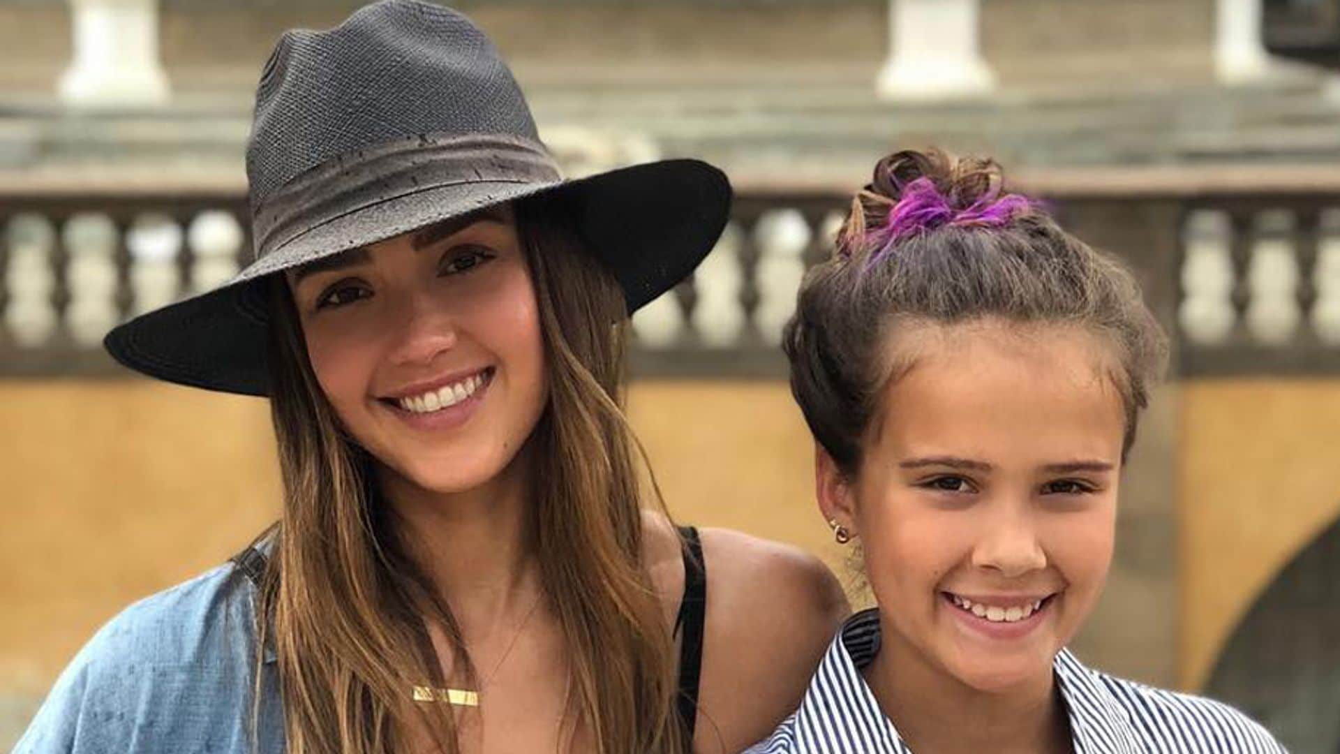 Jessica Alba revela por qué asiste a terapia con su hija de diez años de edad, Honor